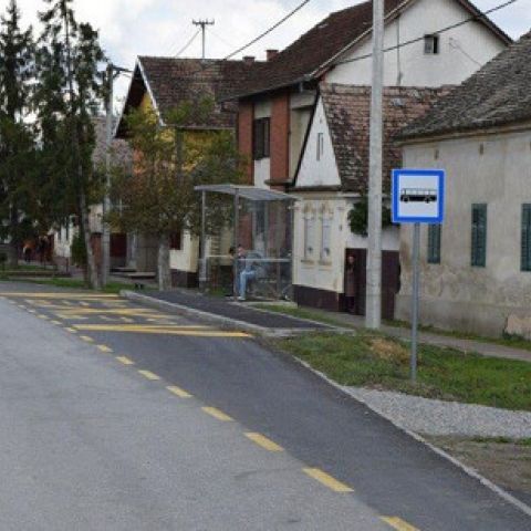 Izgradnja autobusnog stajališta na dionici ŽC4218 u naselju Gundinci (srpanj 2017.)